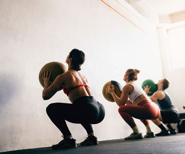 Cómo Dominar el Wall Ball: Una Guía Completa para Mejorar tu Técnica y Rendimiento en CrossFit
